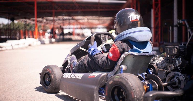 Kart de location ou de compétition : quelles différences pour bien choisir ?